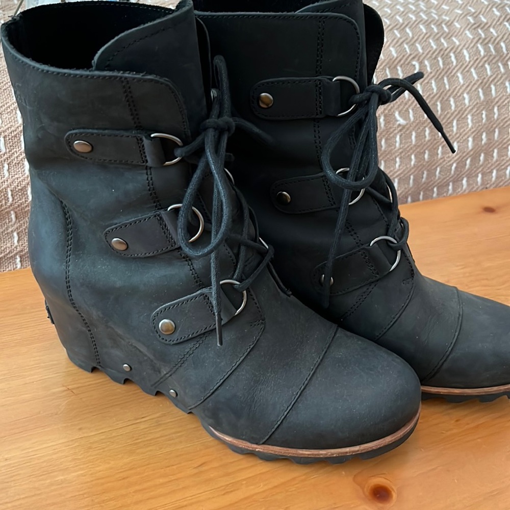 GUC: SOREL Joan of Arctic Wedge Boots